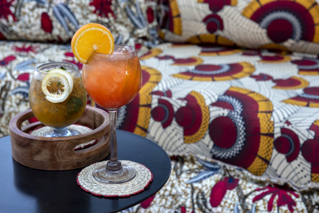 Tanzania-Grumeti-Serengeti-River-Lodge-cocktails _2_